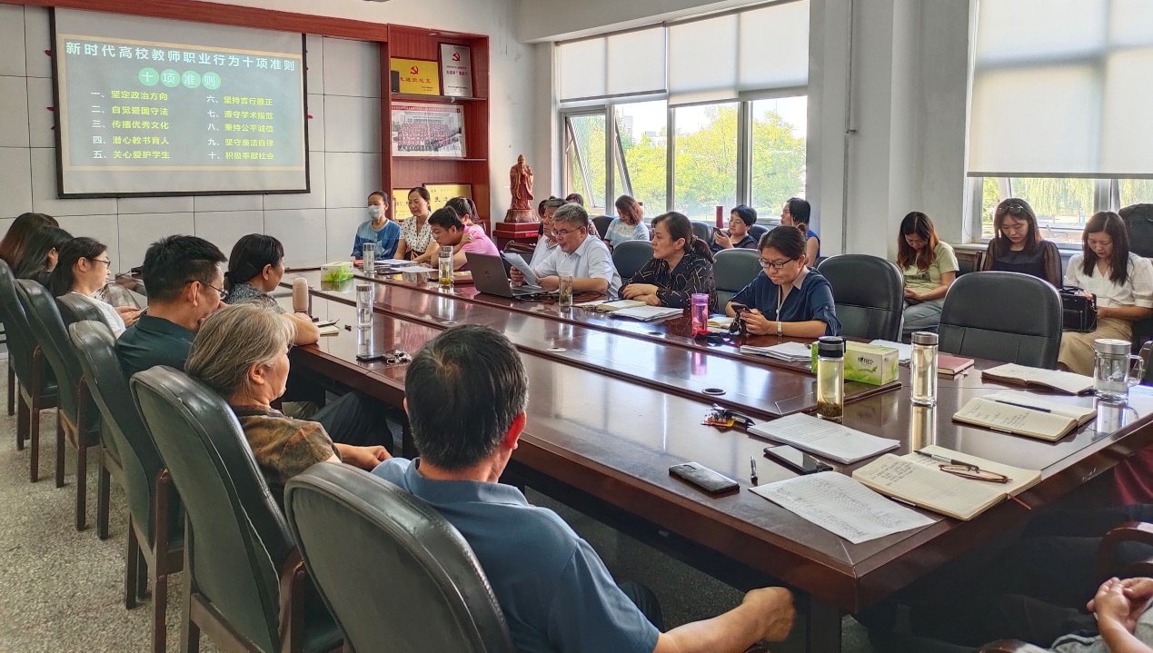 说明: E:\教务新闻稿\师德师风建设新闻稿\4.jpg 说明: E:\教务新闻稿\师德师风建设新闻稿\4.jpg